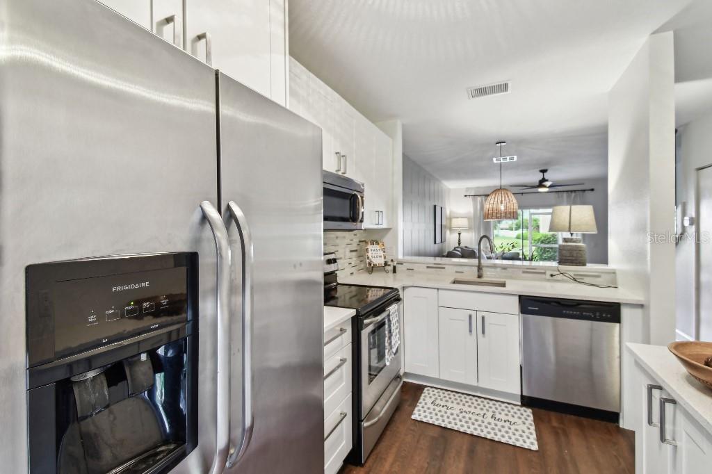 Image 8 of 38 For 6109 Bayside Key Drive
