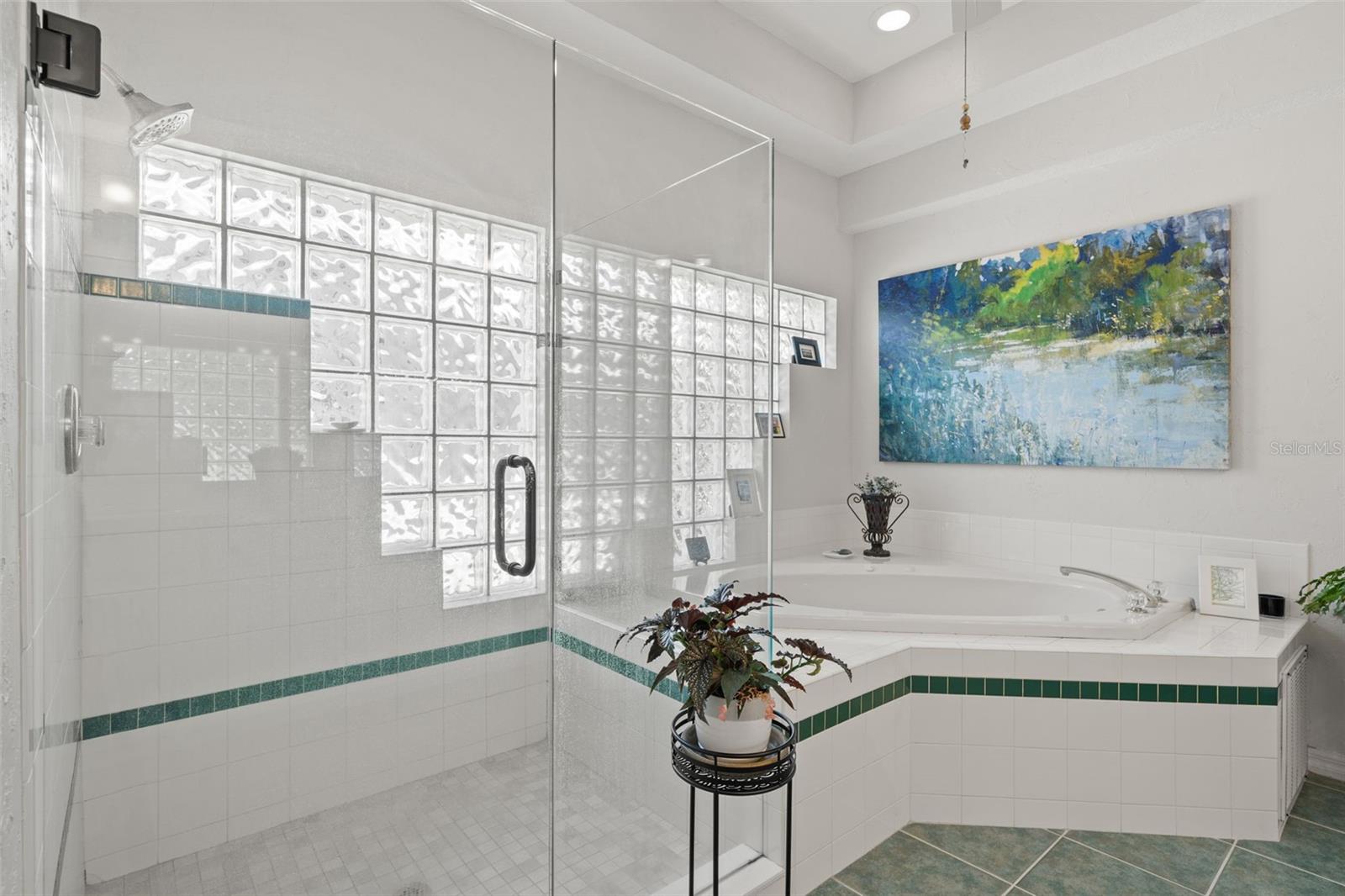 Image 17 of 39 For 8708 Laurel Drive N