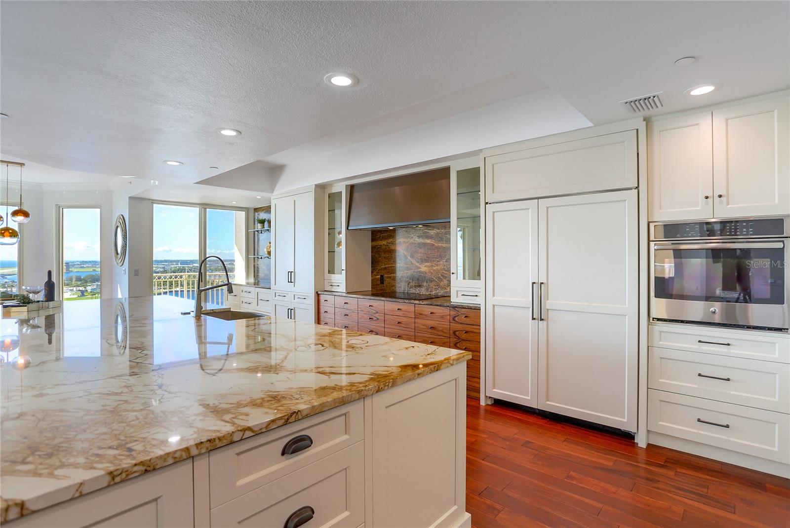 Image 12 of 32 For 555 5th Avenue Ne 1022