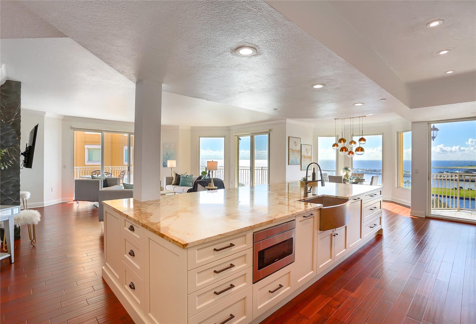 Image 13 of 32 For 555 5th Avenue Ne 1022
