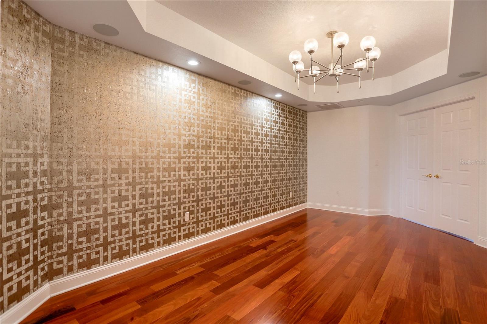 Image 17 of 32 For 555 5th Avenue Ne 1022