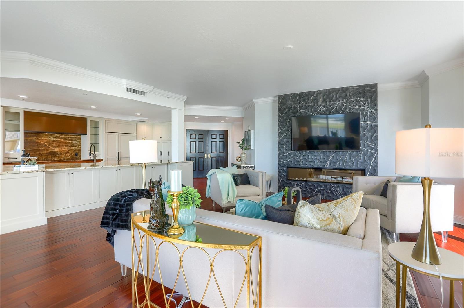 Image 4 of 32 For 555 5th Avenue Ne 1022