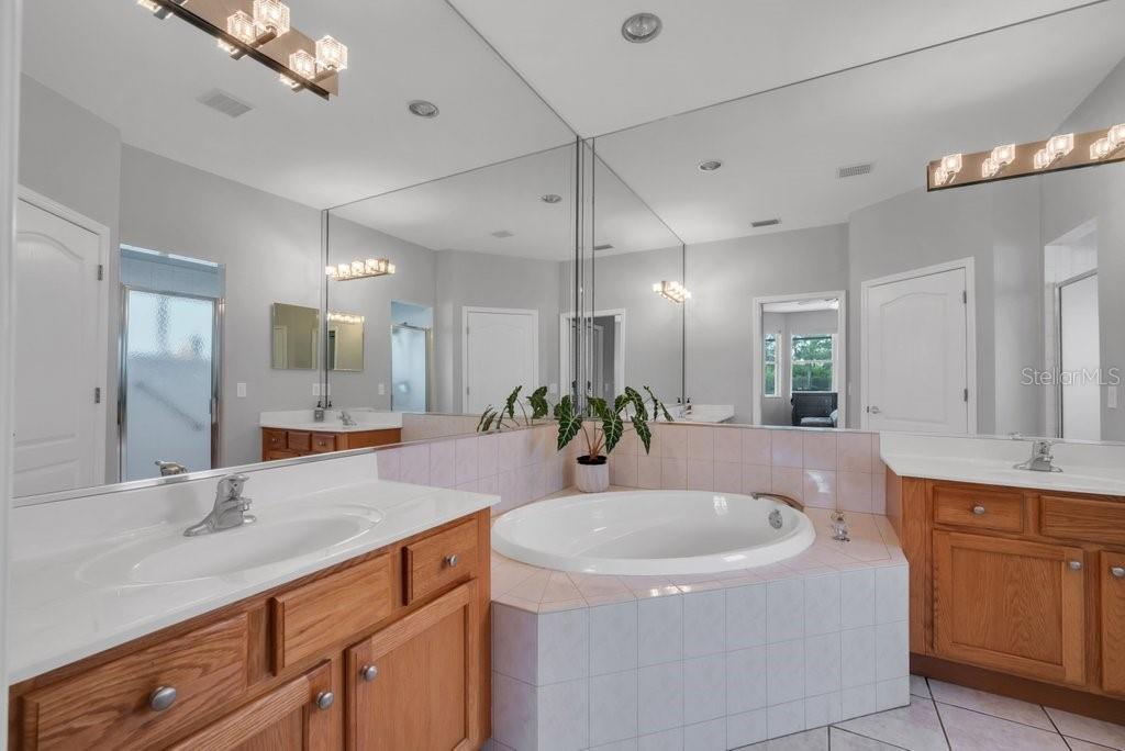 Image 12 of 57 For 8223 Haven Harbour Way