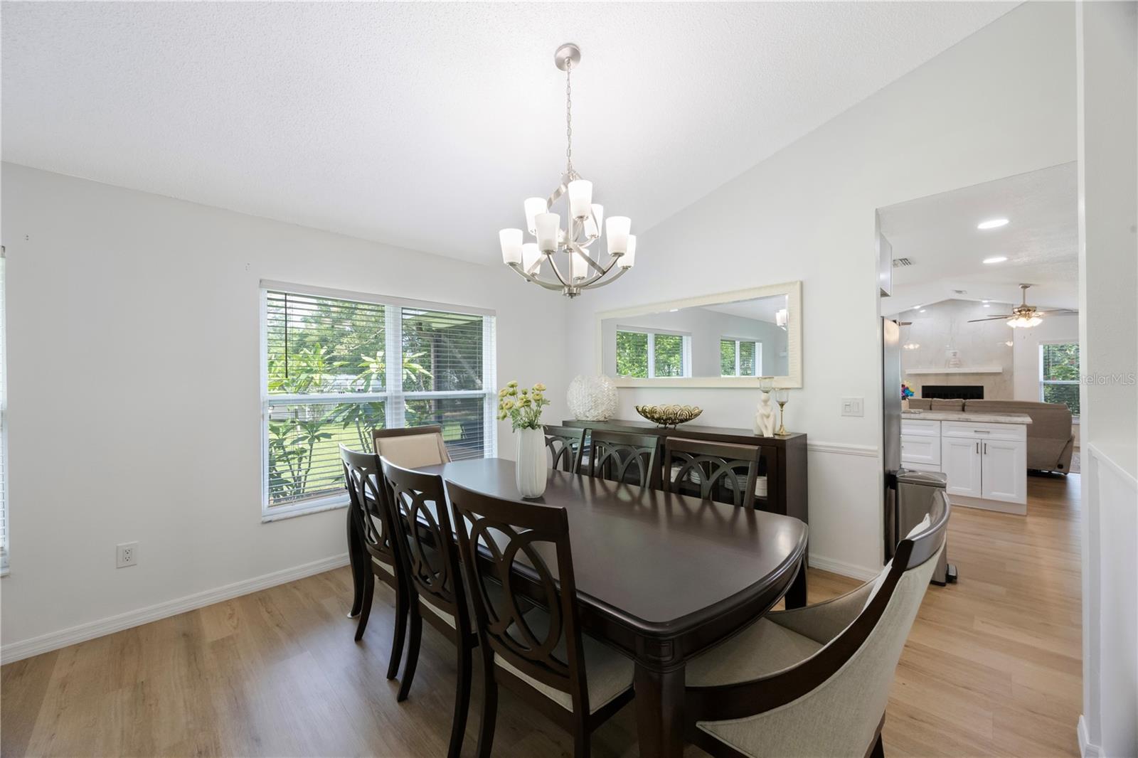 Listing photo id 8 for 5933 Carina Trace