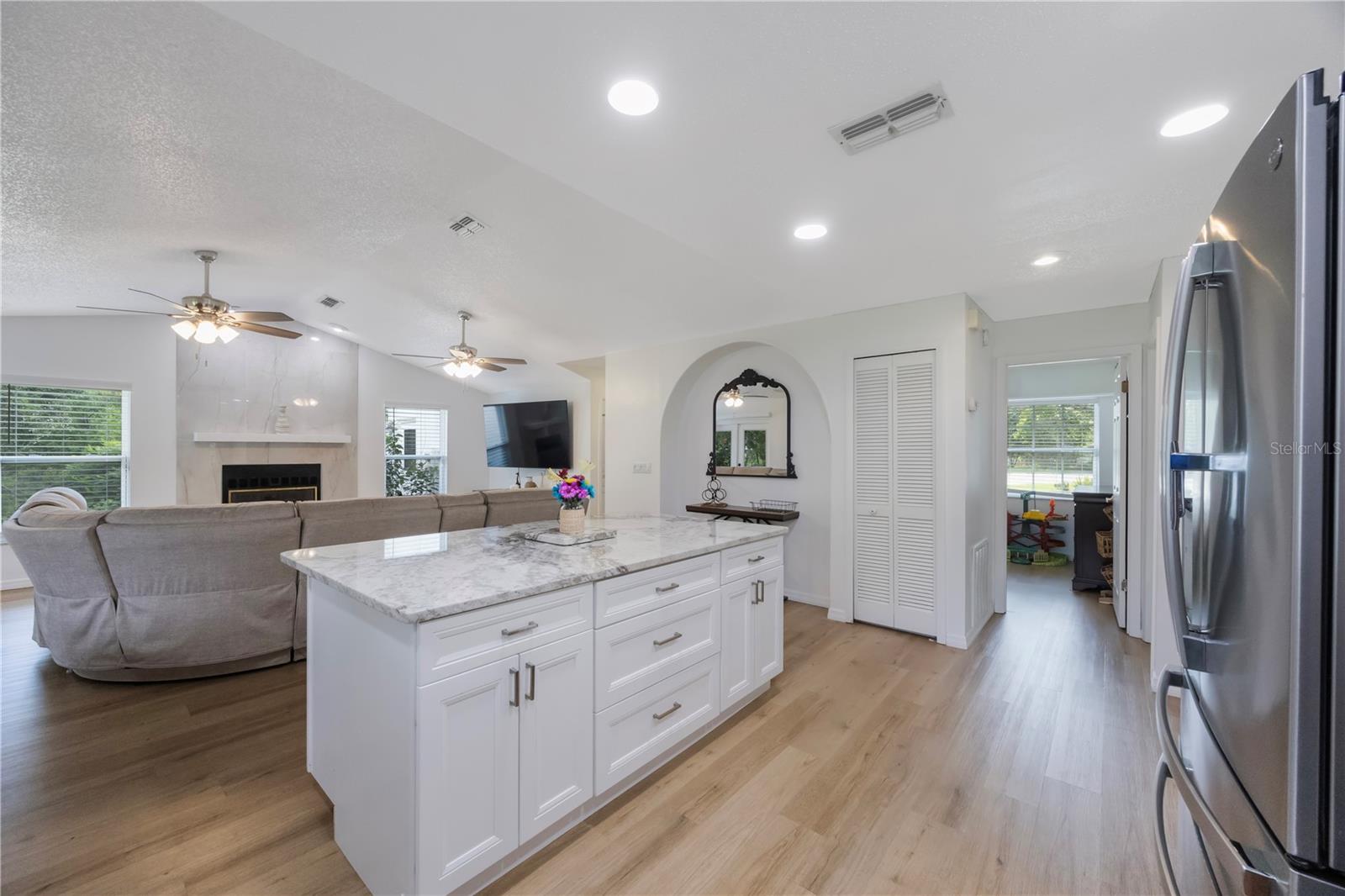 Listing photo id 10 for 5933 Carina Trace