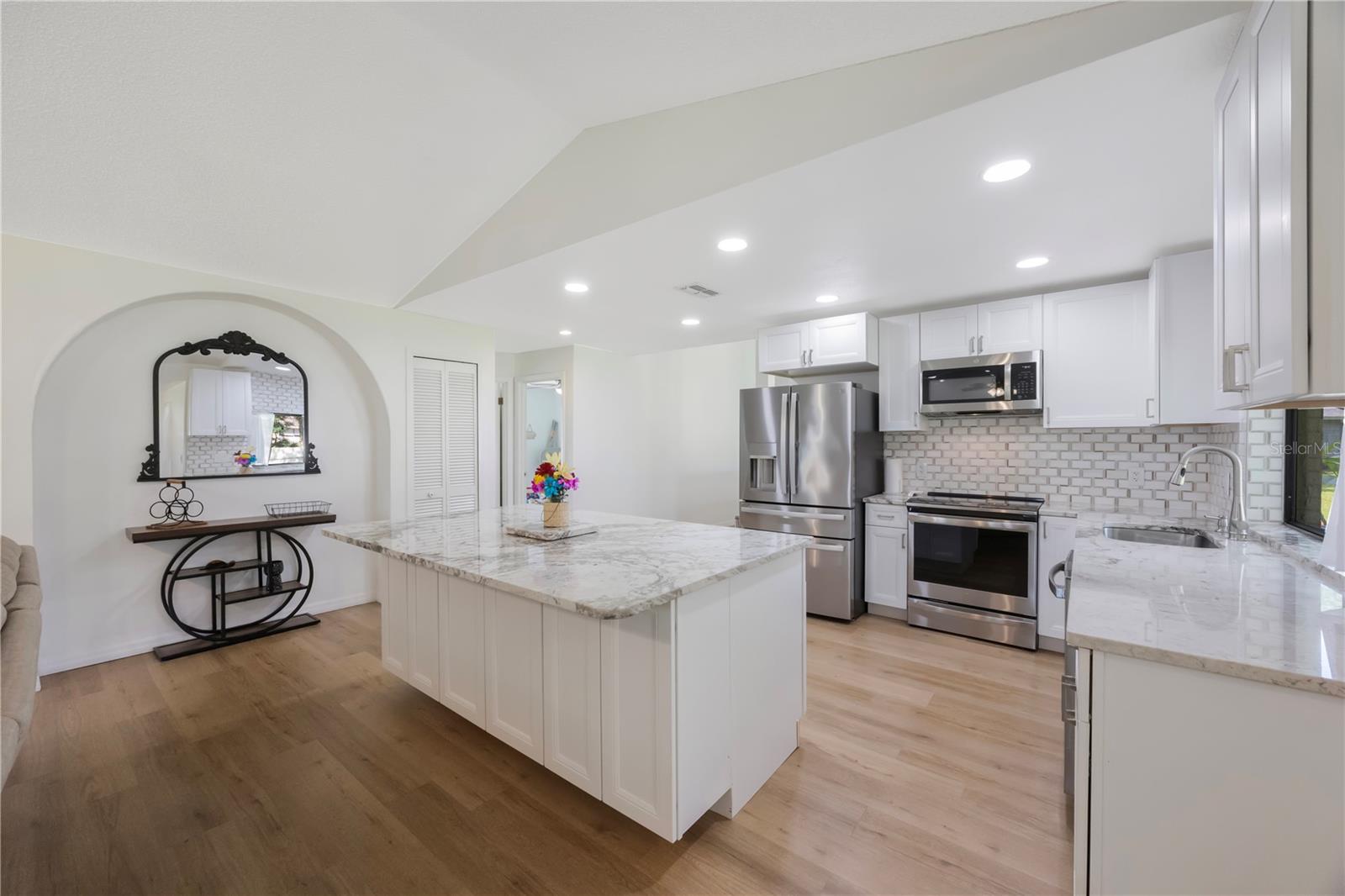 Listing photo id 12 for 5933 Carina Trace