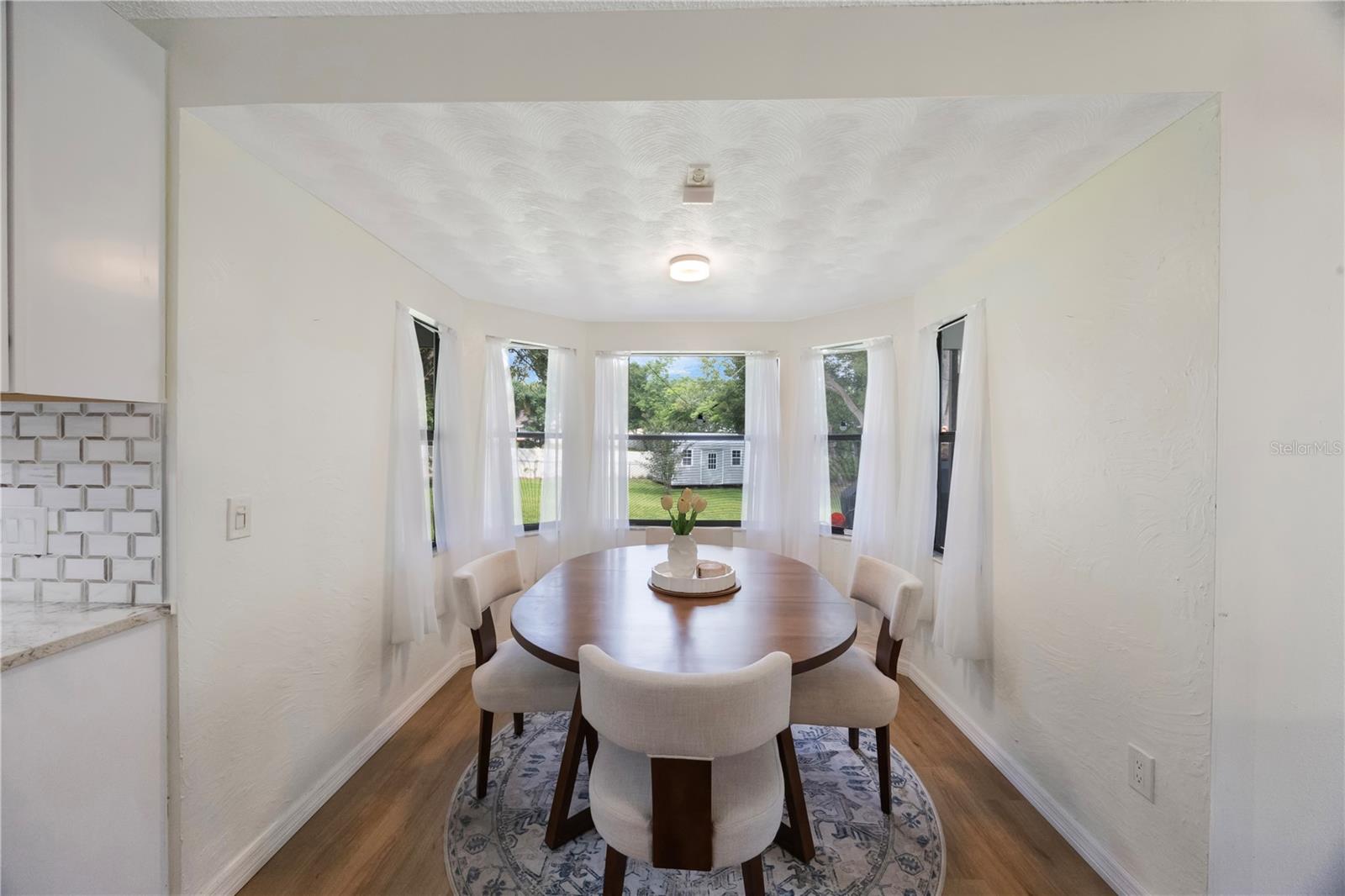 Listing photo id 14 for 5933 Carina Trace