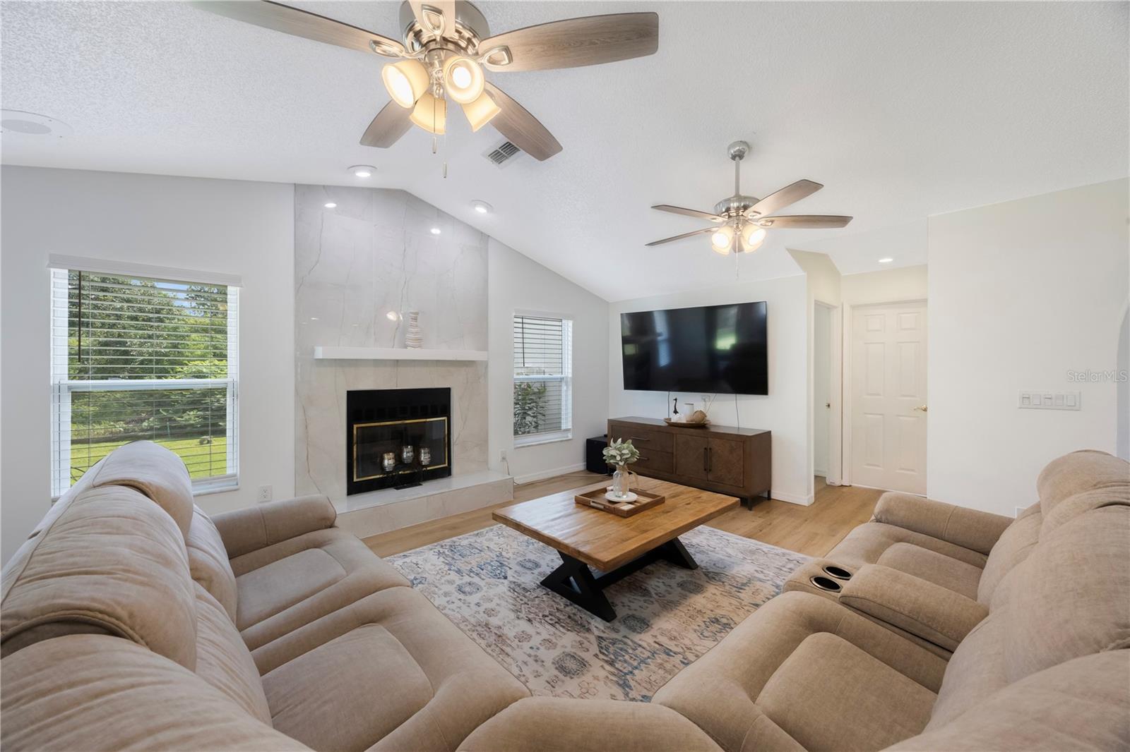Listing photo id 16 for 5933 Carina Trace