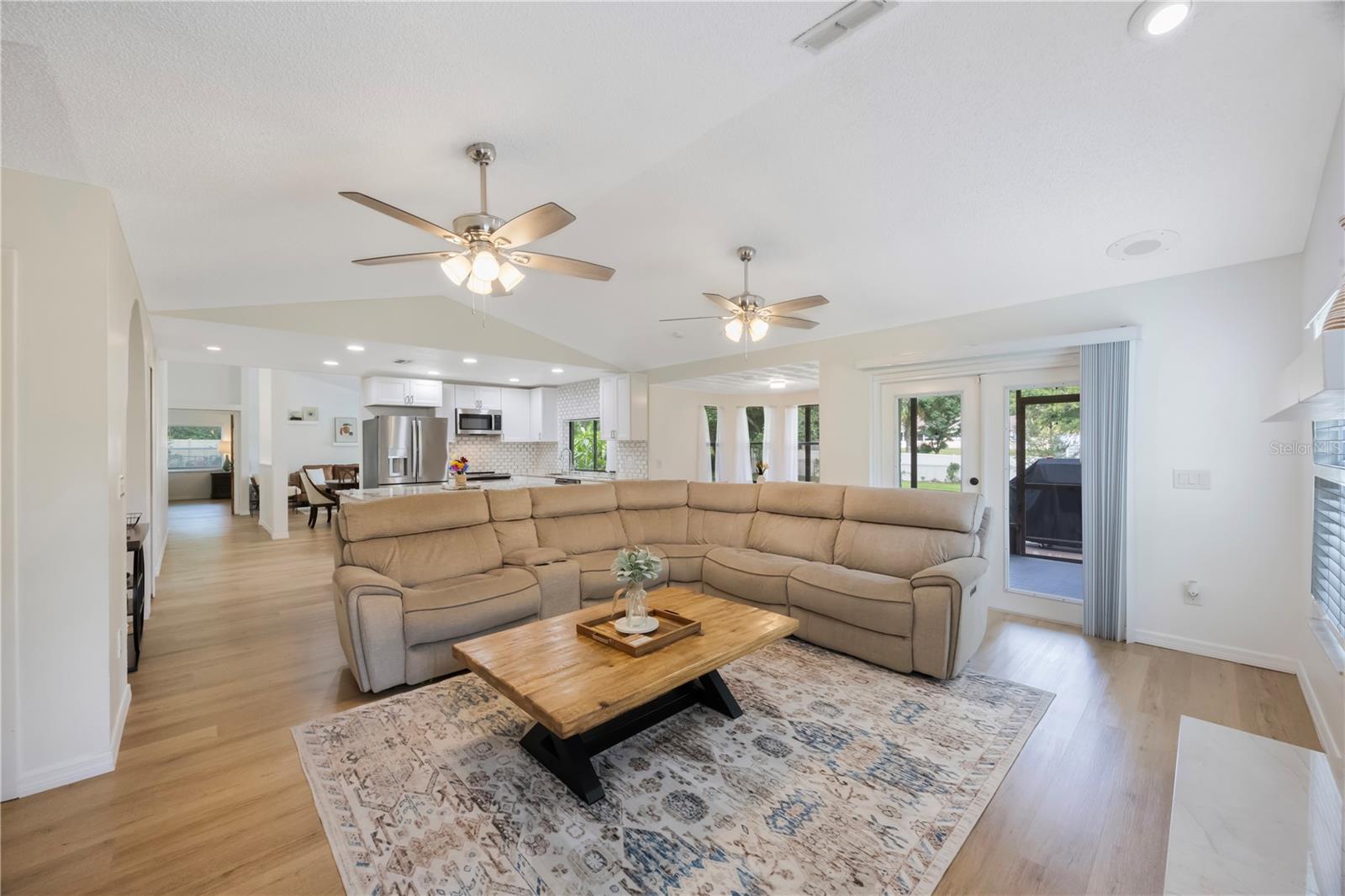 Listing photo id 18 for 5933 Carina Trace
