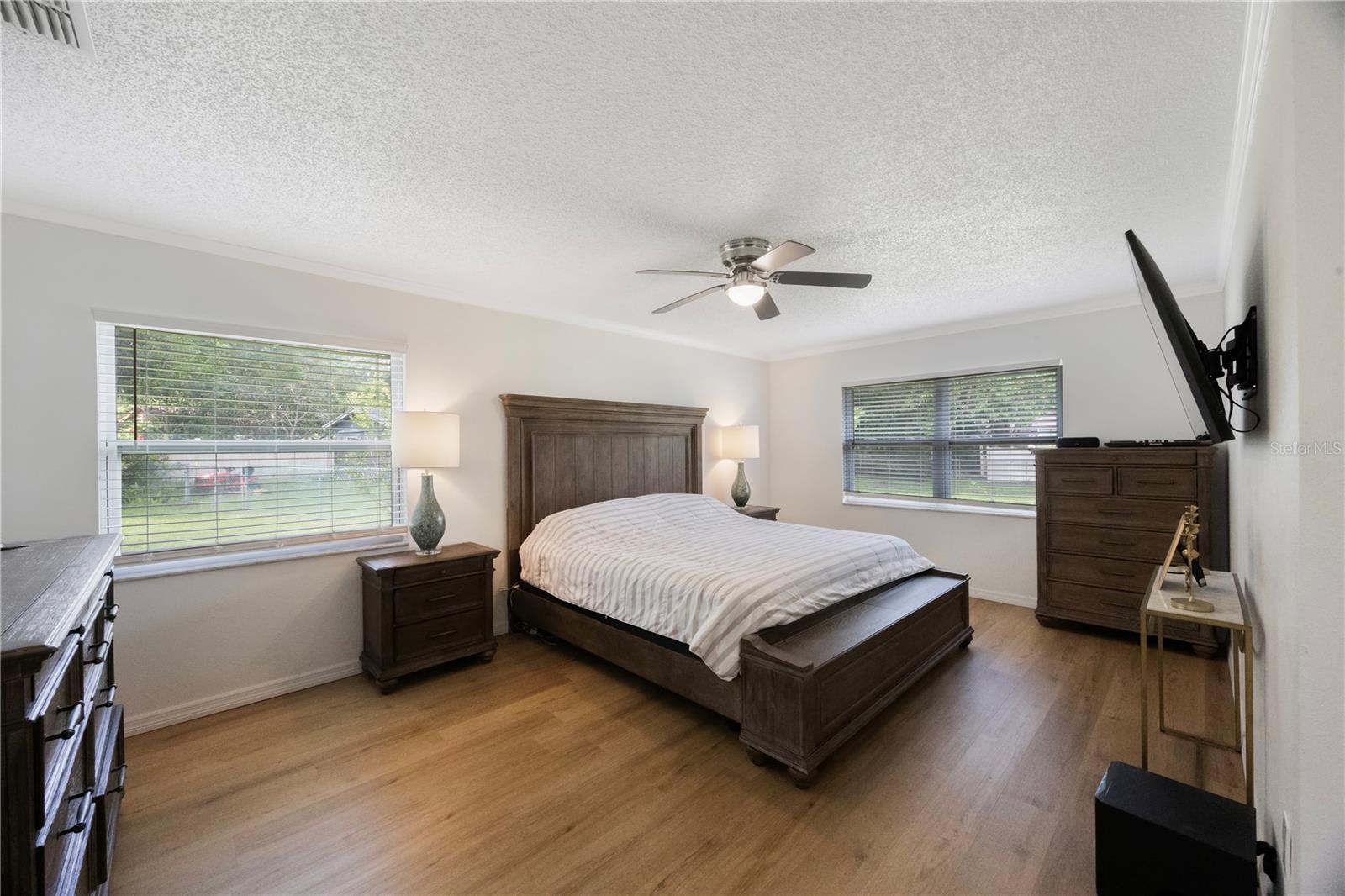 Listing photo id 19 for 5933 Carina Trace