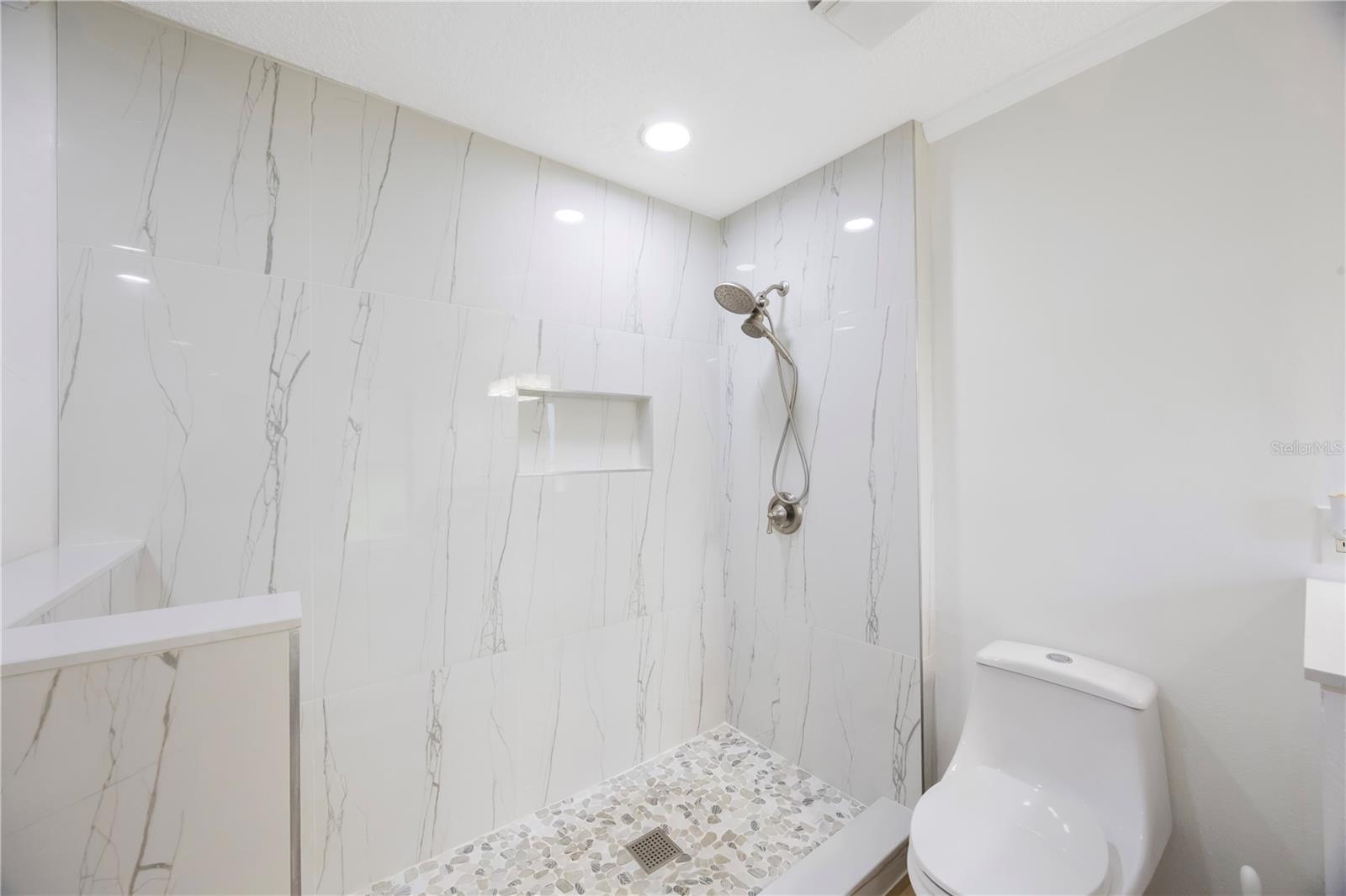 Listing photo id 23 for 5933 Carina Trace