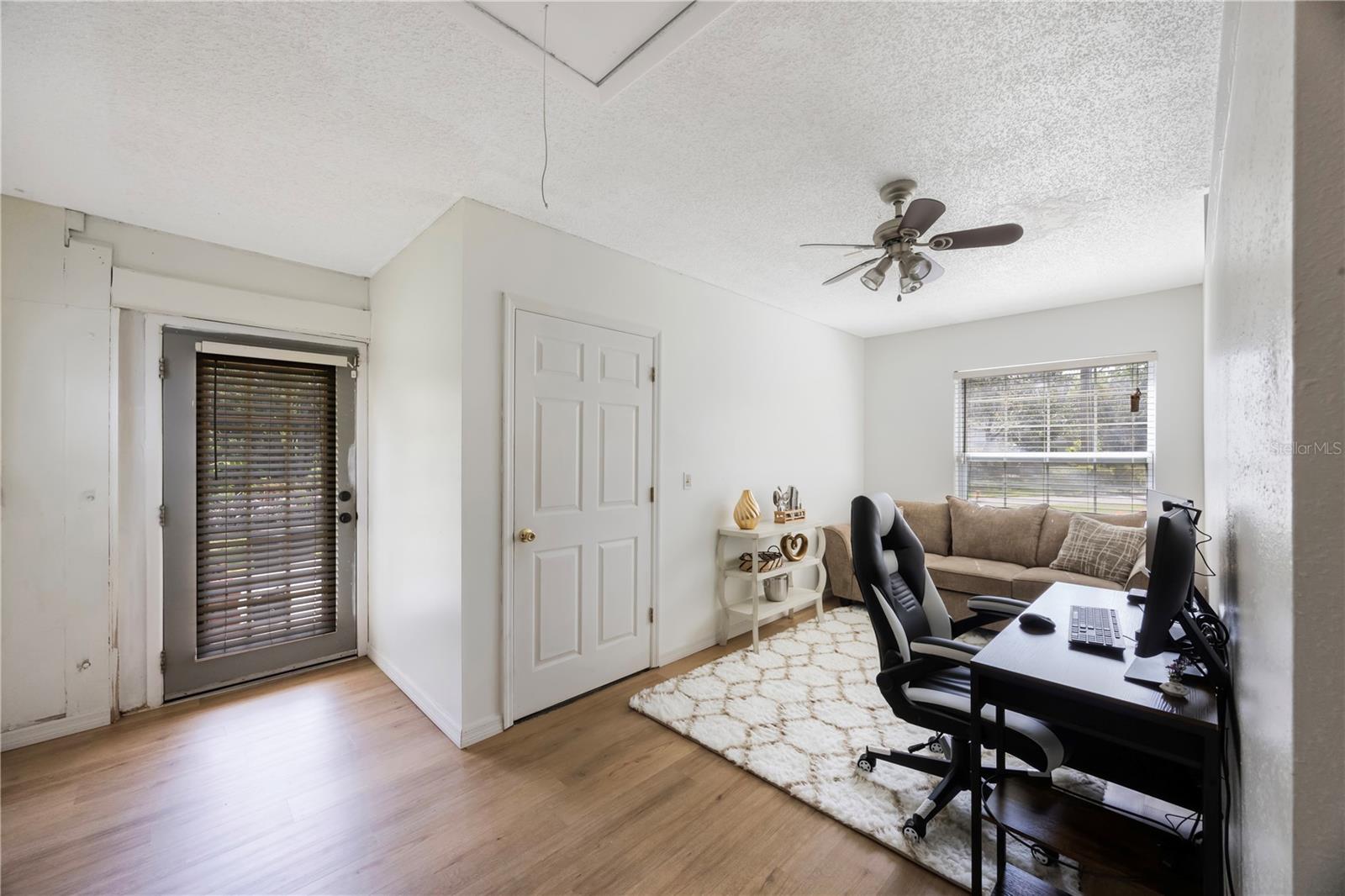 Listing photo id 30 for 5933 Carina Trace