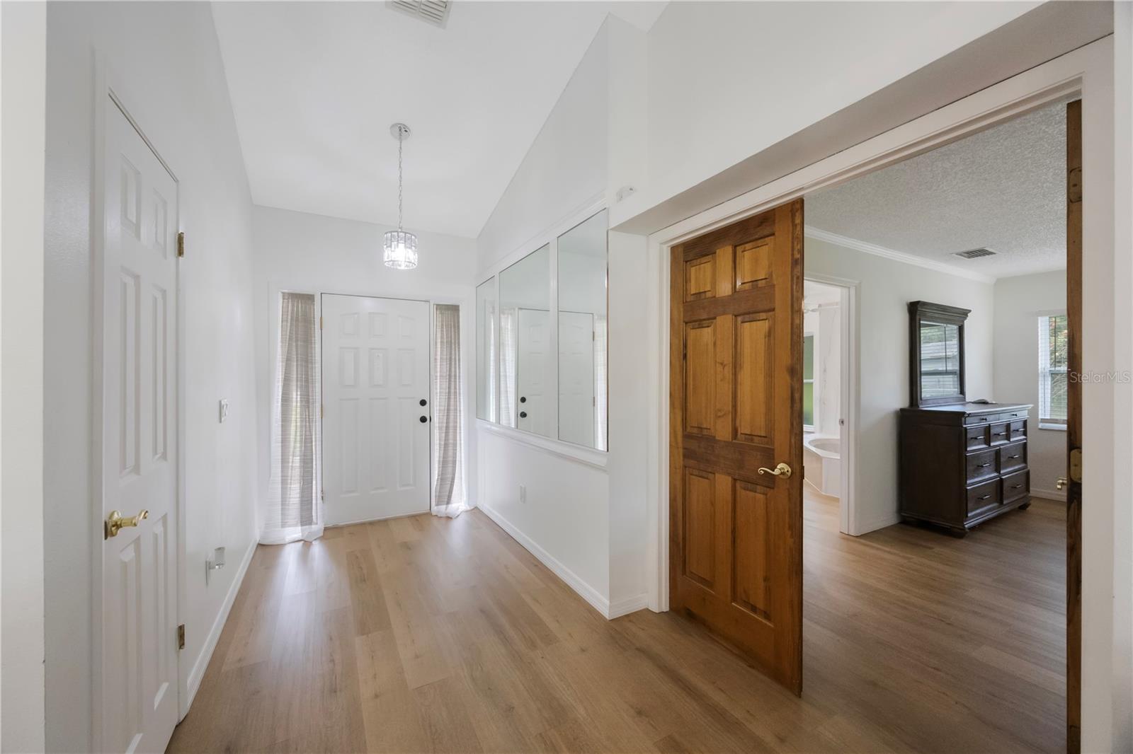 Listing photo id 4 for 5933 Carina Trace