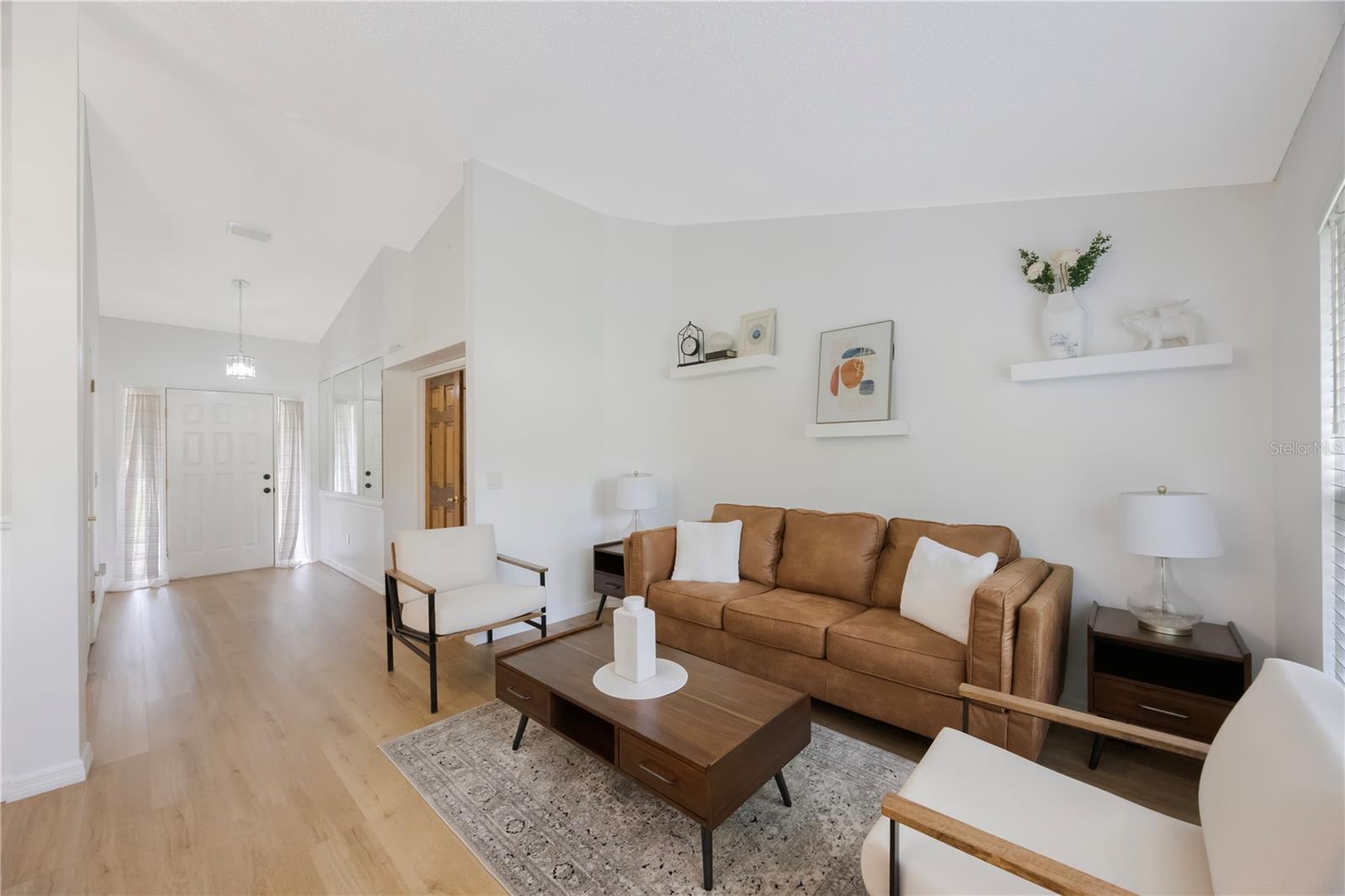Listing photo id 5 for 5933 Carina Trace