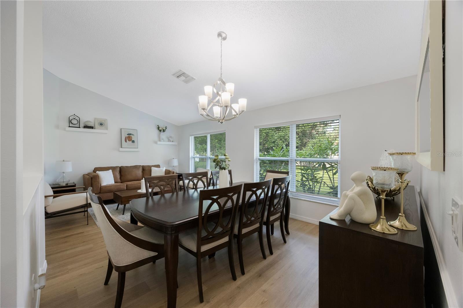 Listing photo id 7 for 5933 Carina Trace
