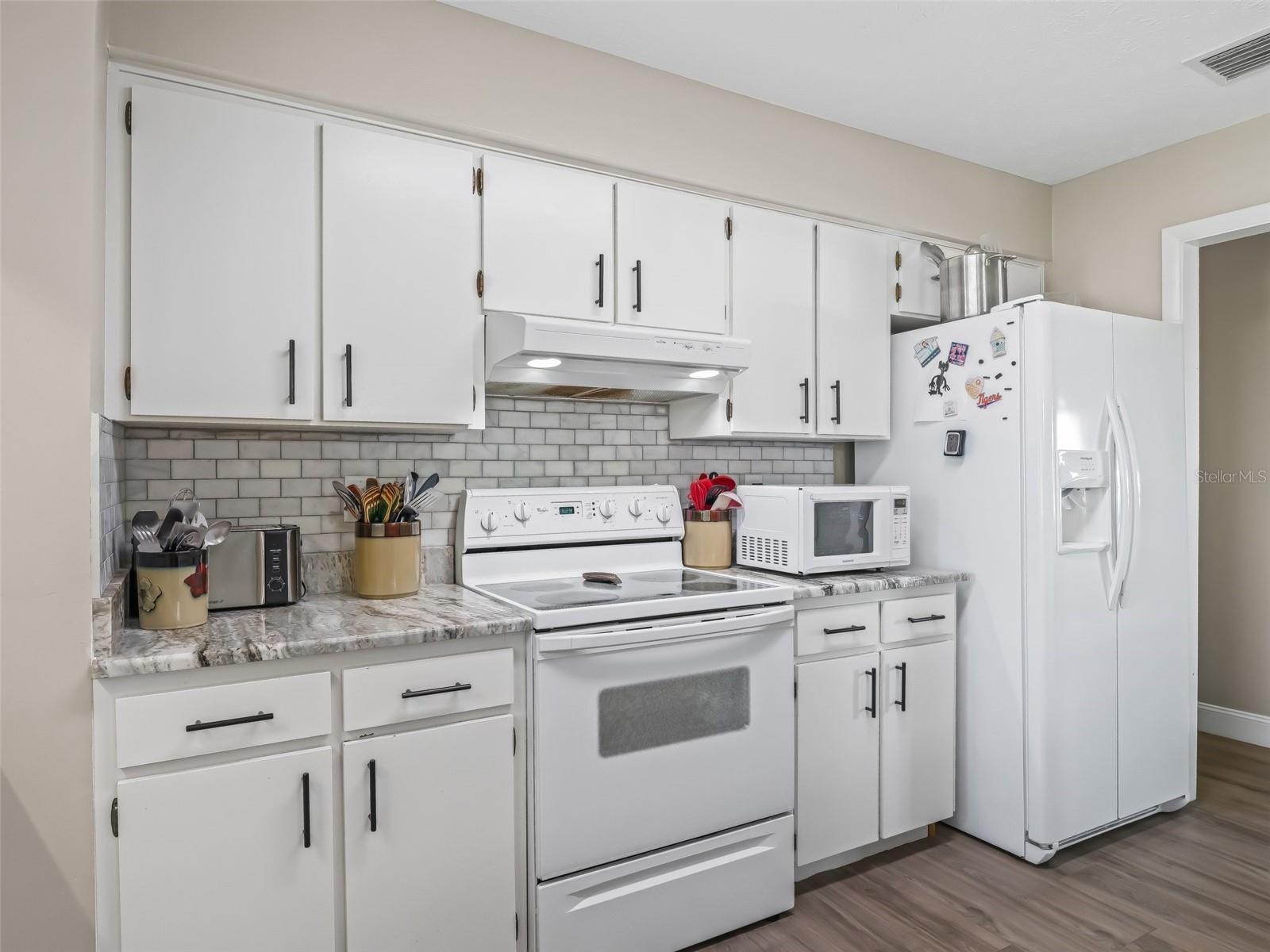 Image 13 of 44 For 718 Cr 467  