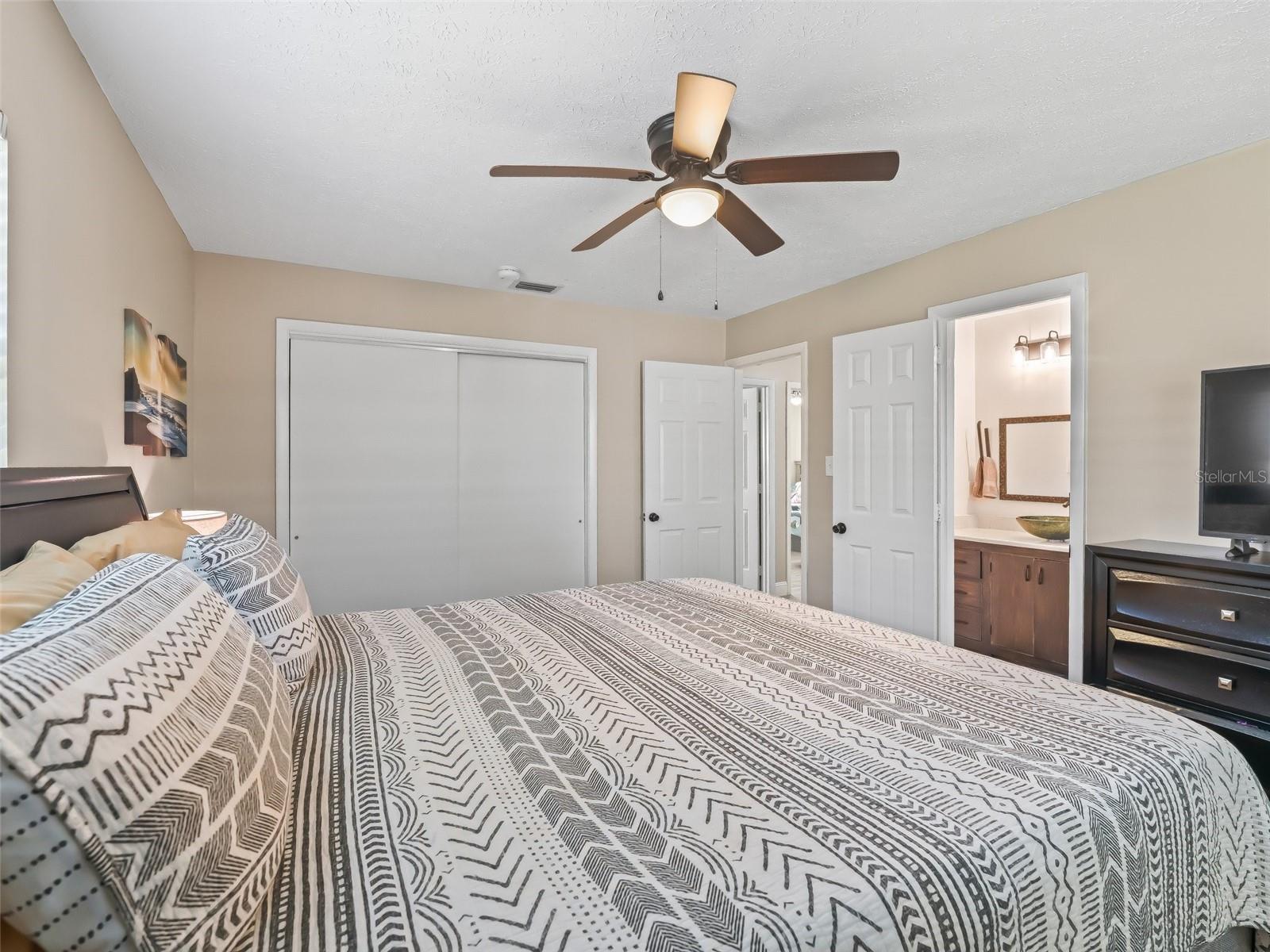Image 18 of 44 For 718 Cr 467  