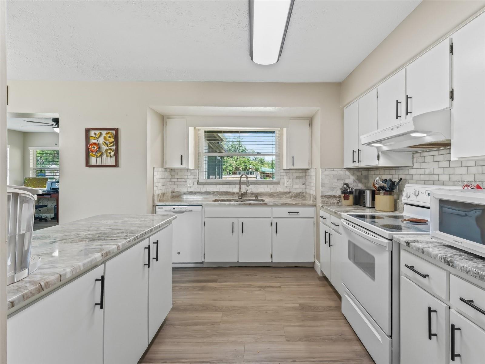Image 3 of 44 For 718 Cr 467  