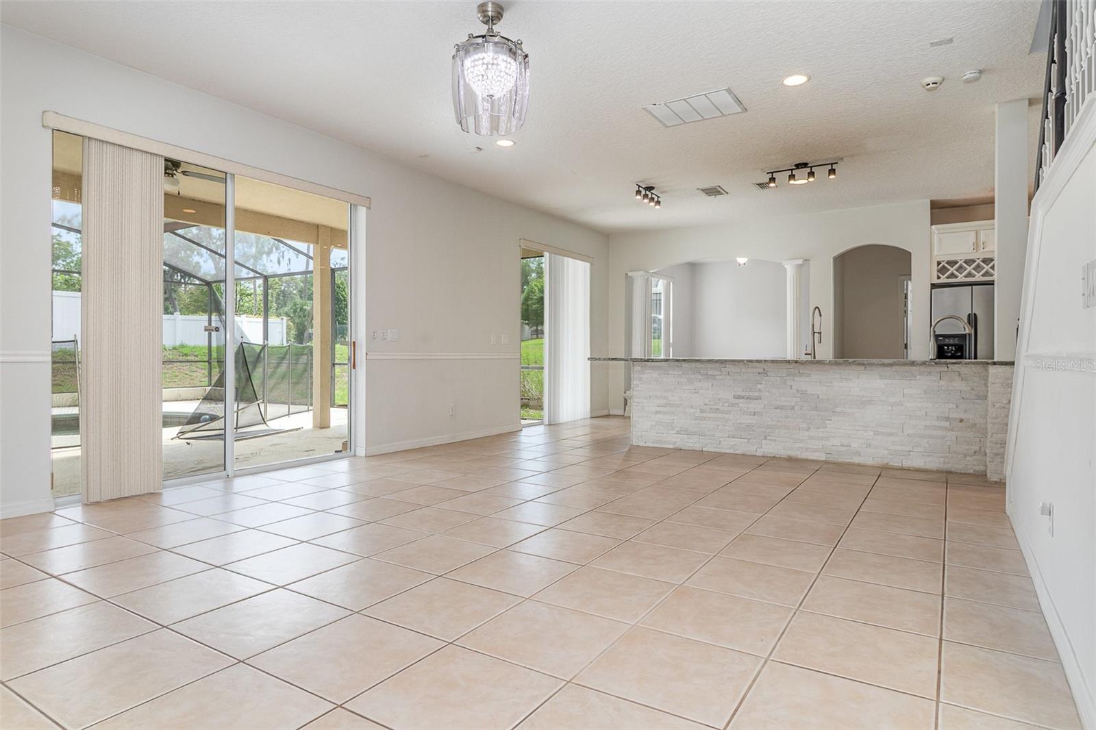 Image 10 of 42 For 239 Beacon Pointe Drive