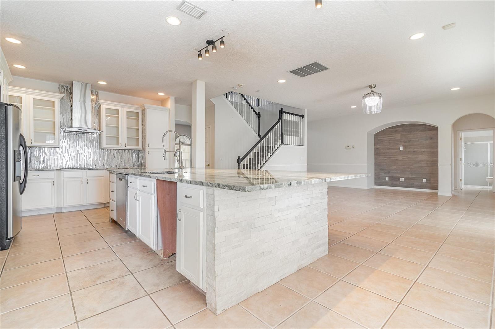 Image 14 of 42 For 239 Beacon Pointe Drive