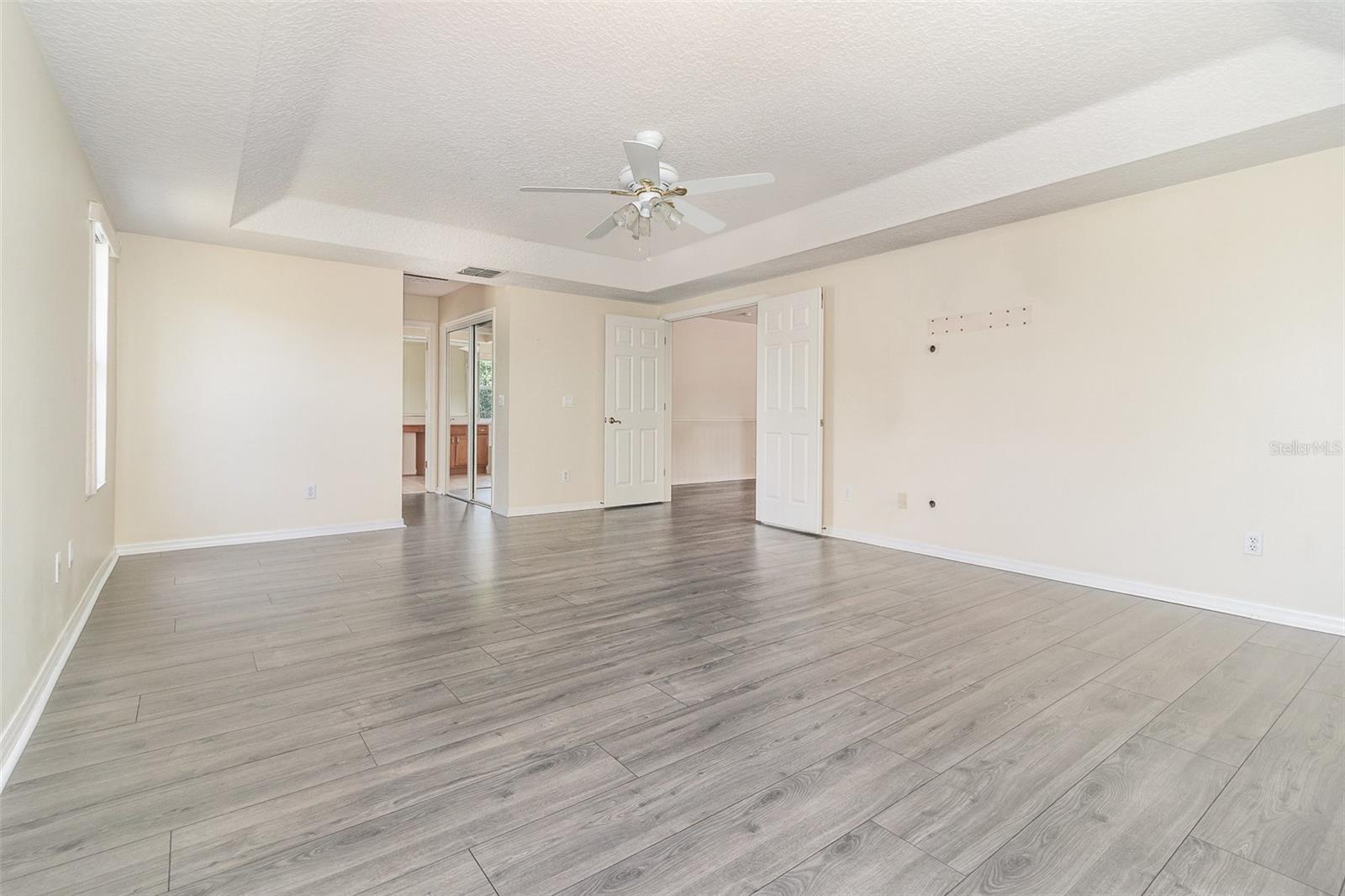 Image 22 of 42 For 239 Beacon Pointe Drive