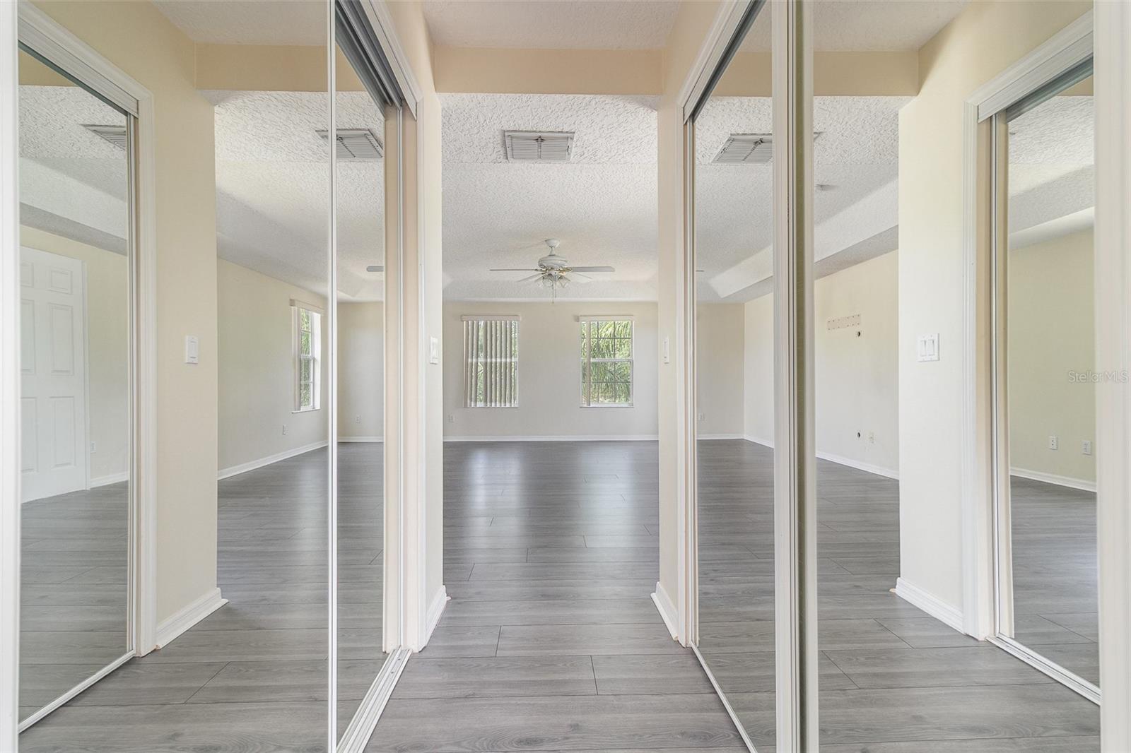 Image 23 of 42 For 239 Beacon Pointe Drive