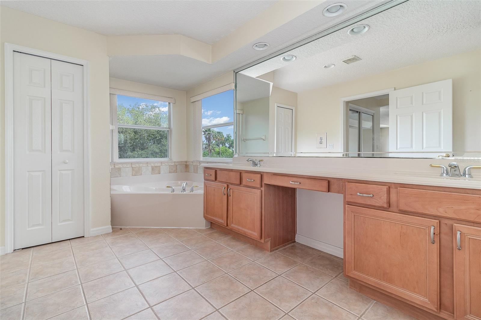 Image 25 of 42 For 239 Beacon Pointe Drive