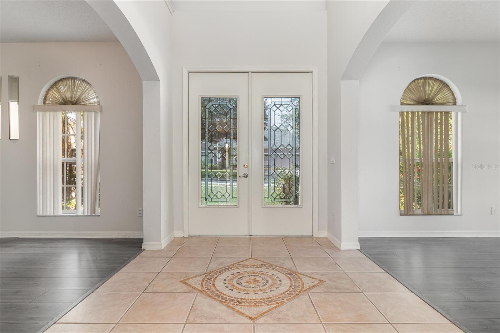 Image 4 of 42 For 239 Beacon Pointe Drive