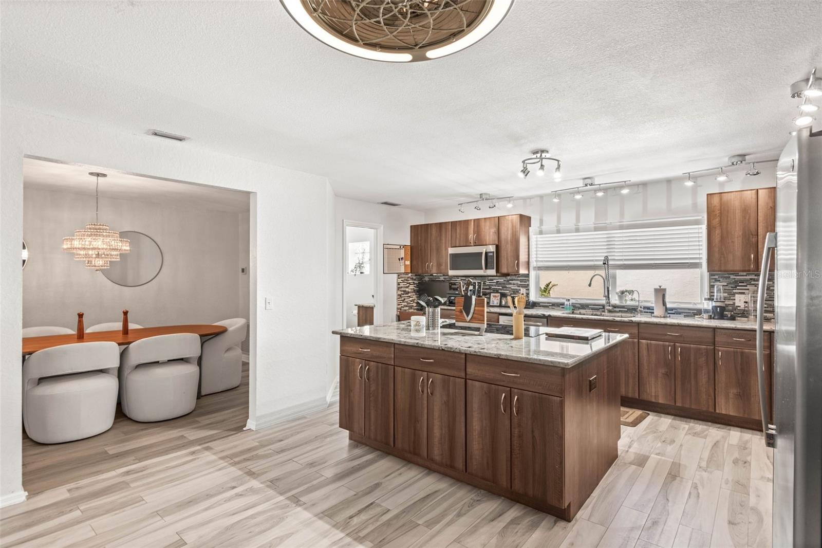 Image 13 of 36 For 1109 Pinellas Bayway S 102