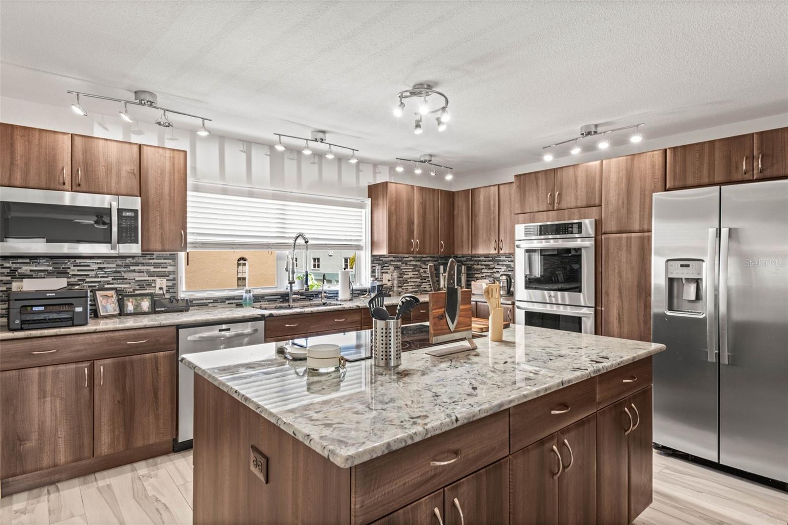 Image 14 of 36 For 1109 Pinellas Bayway S 102