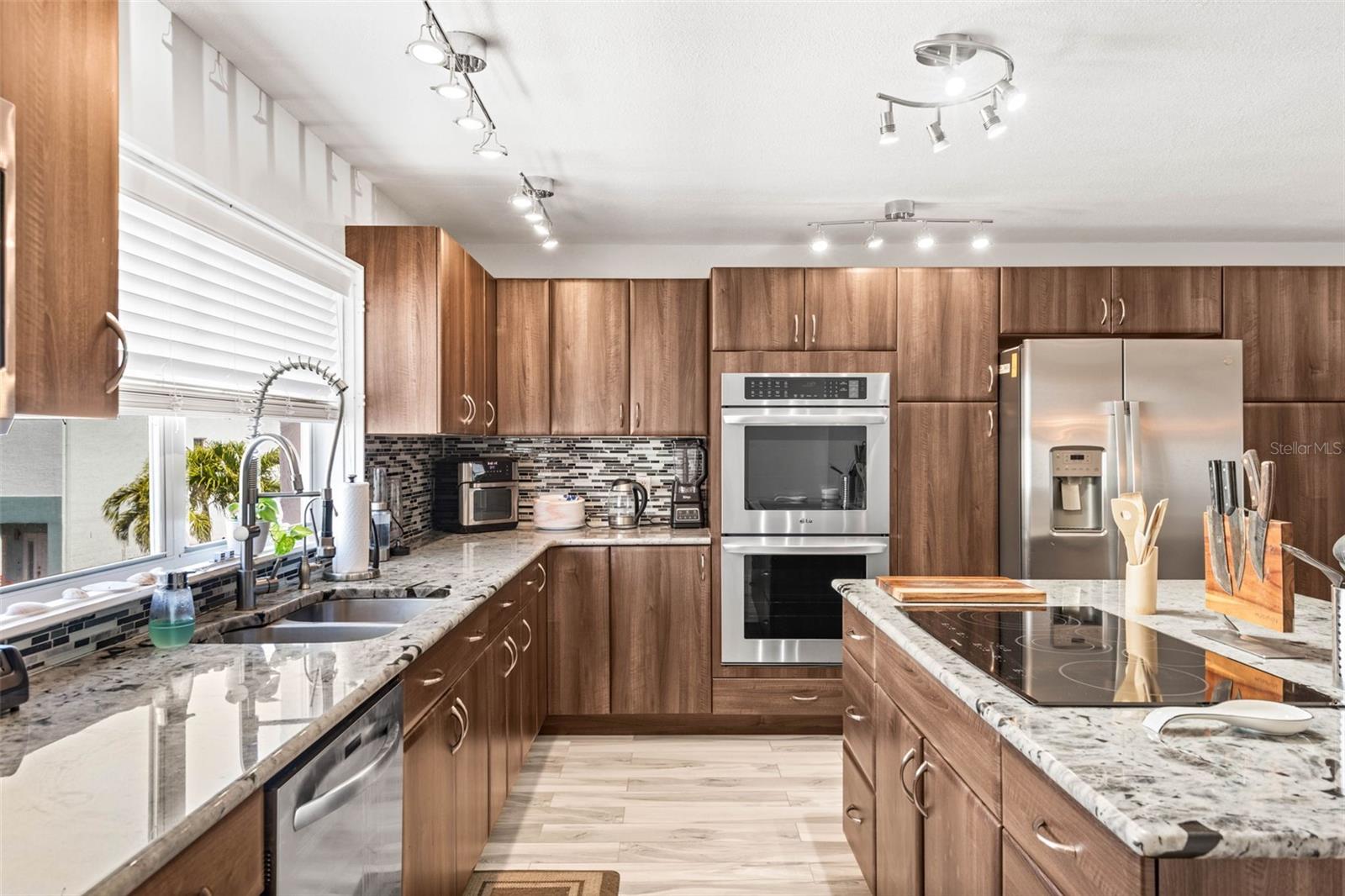 Image 15 of 36 For 1109 Pinellas Bayway S 102