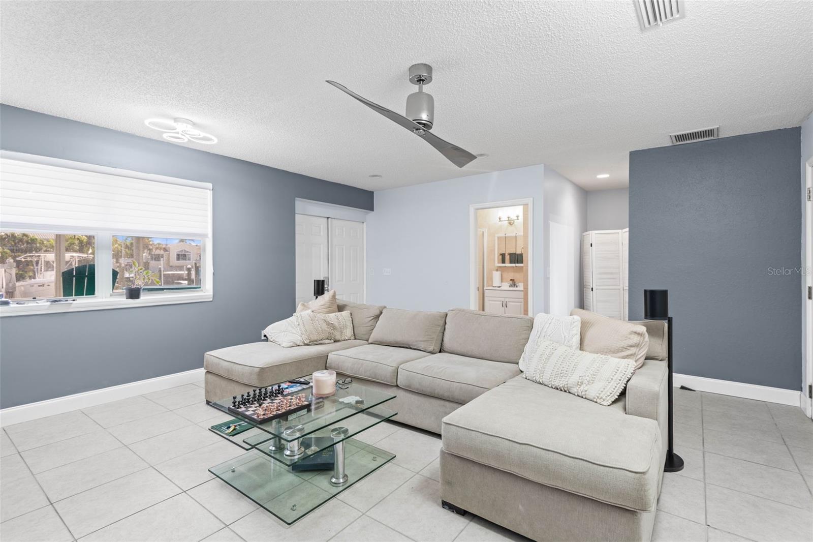 Image 21 of 36 For 1109 Pinellas Bayway S 102