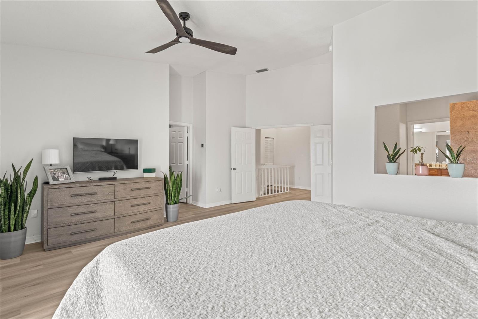 Image 30 of 36 For 1109 Pinellas Bayway S 102