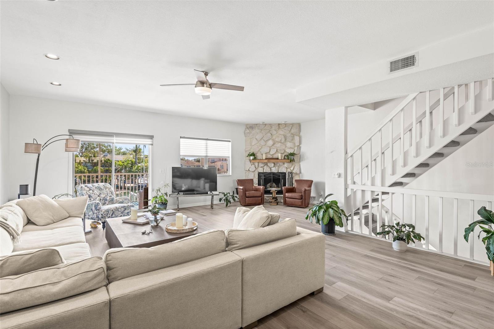 Image 7 of 36 For 1109 Pinellas Bayway S 102