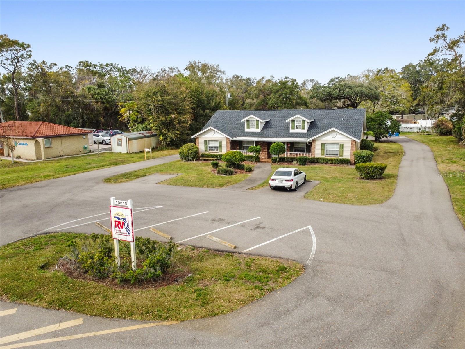 Image 3 of 26 For 10510 Gibsonton Drive