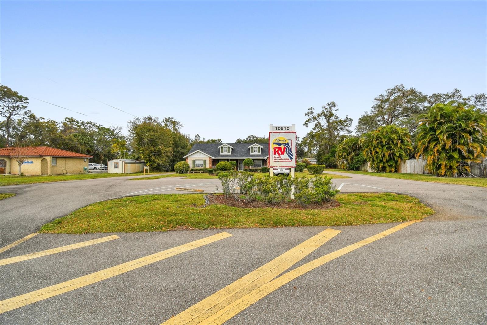 Image 9 of 26 For 10510 Gibsonton Drive