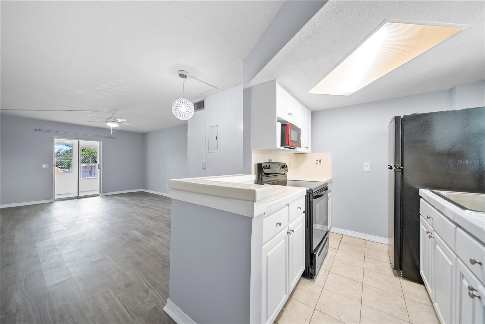 Image 5 of 20 For 4747 Azalea Drive 115
