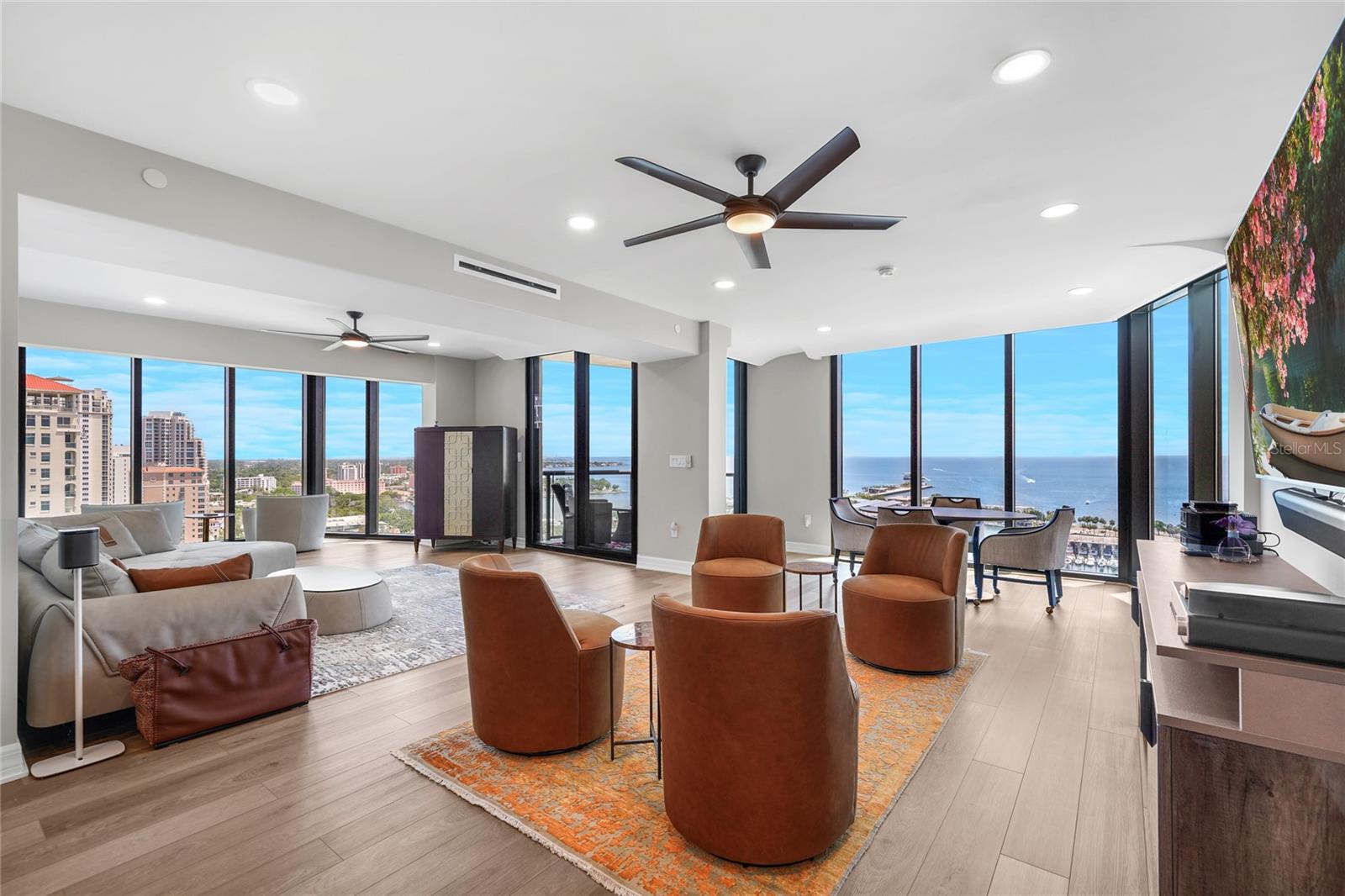 Image 4 of 62 For 1 Beach Drive Se 1902