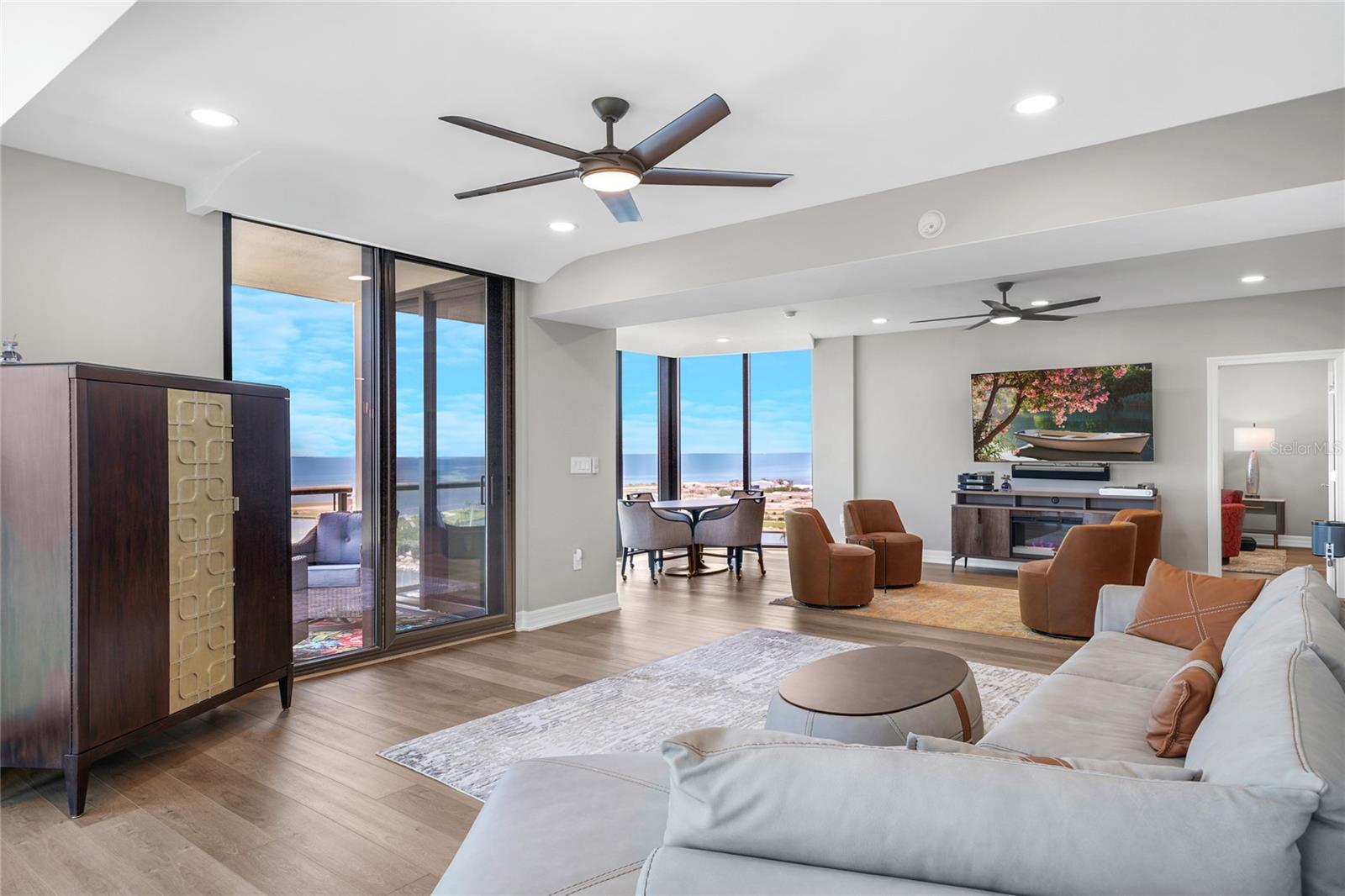 Image 5 of 62 For 1 Beach Drive Se 1902