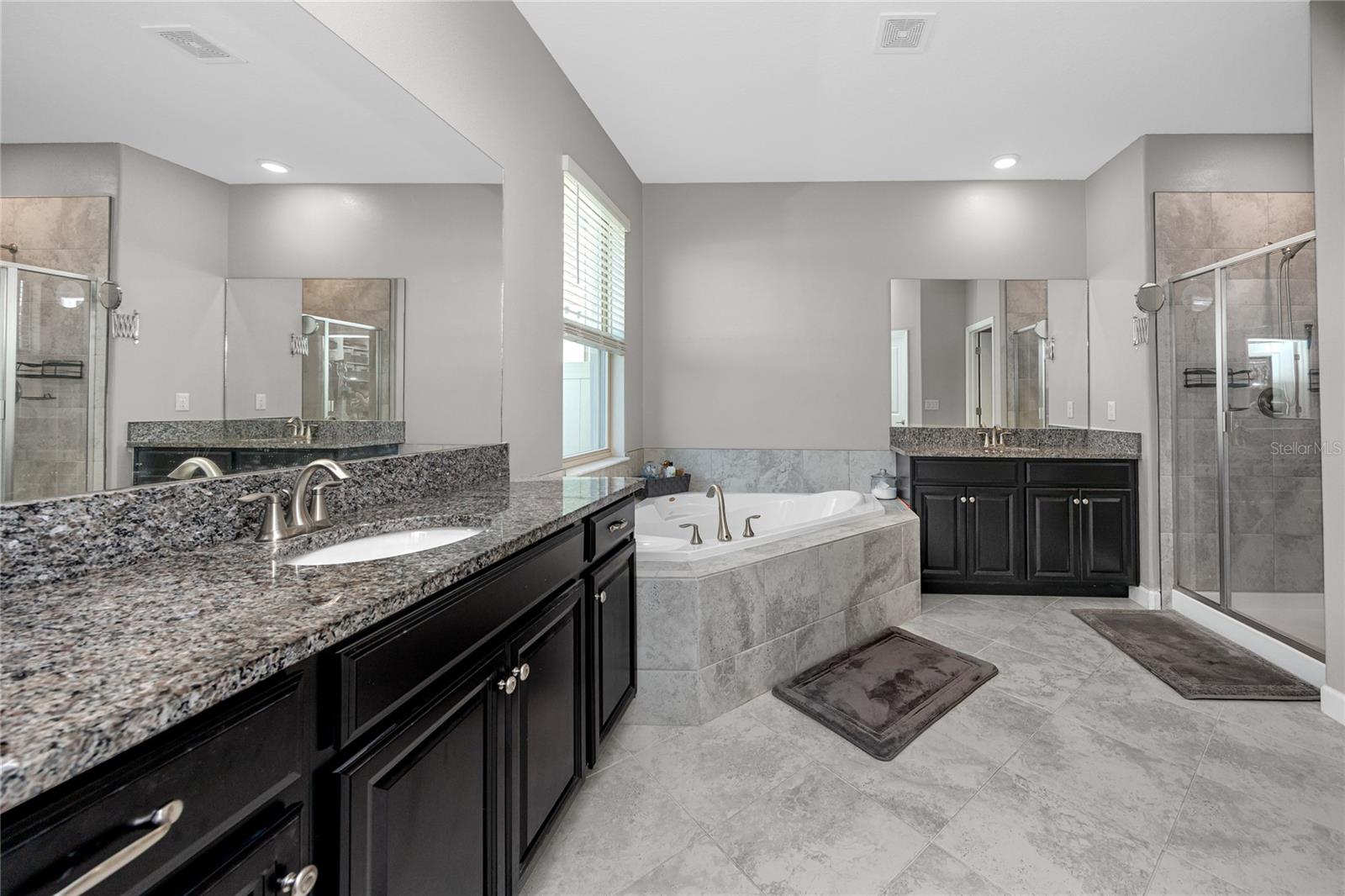 Listing photo id 11 for 11320 Chilly Water Court