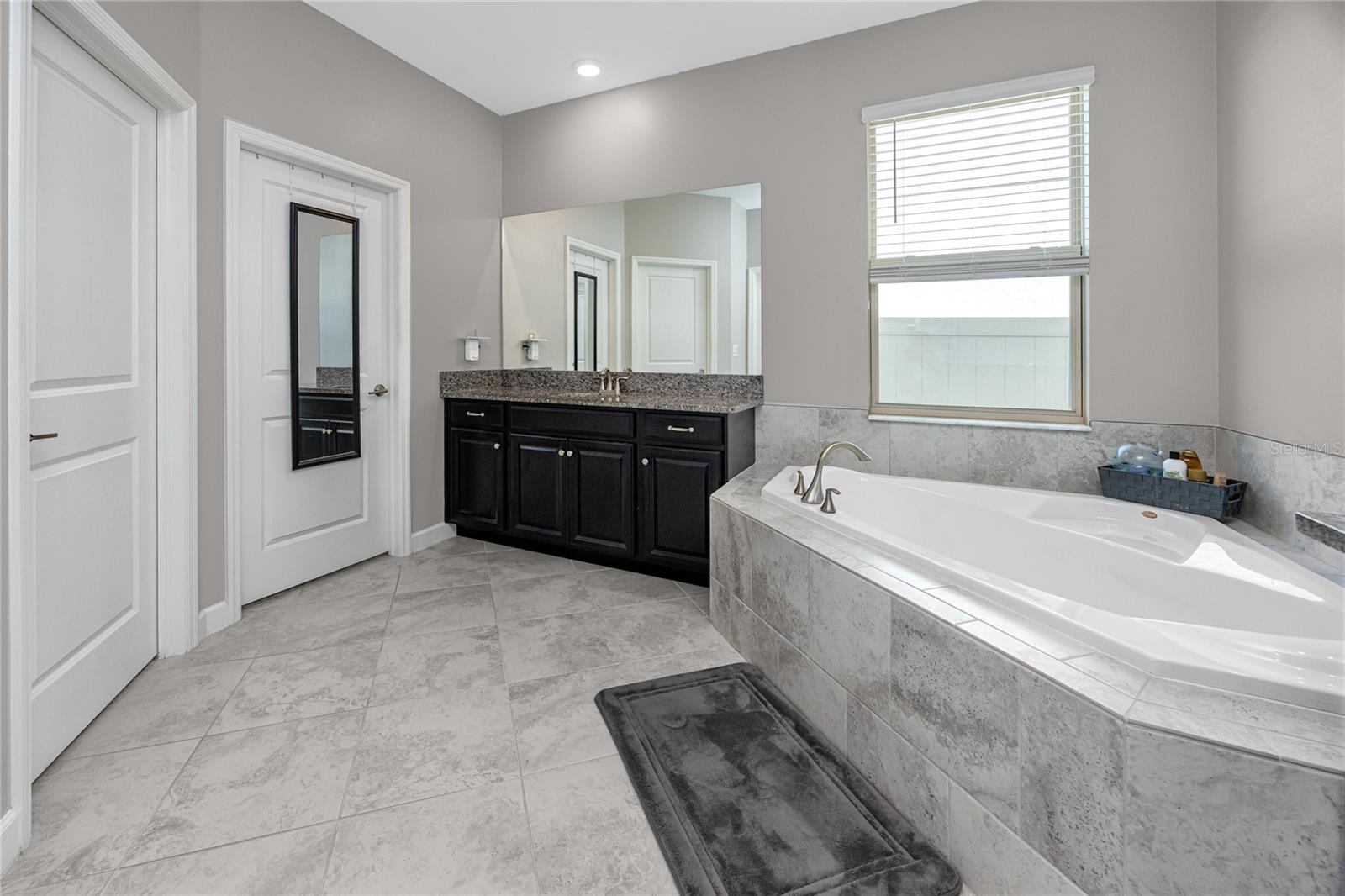 Listing photo id 12 for 11320 Chilly Water Court