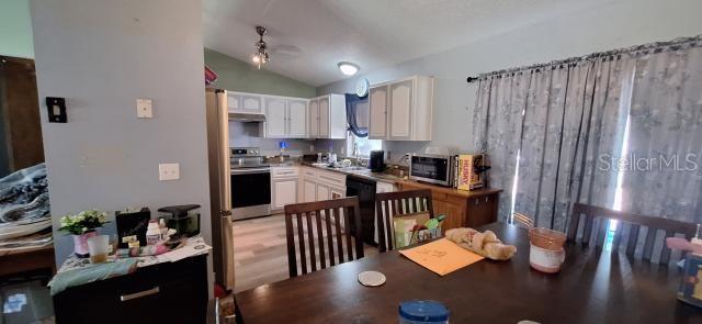 Listing photo id 23 for 1160 Geneva Place