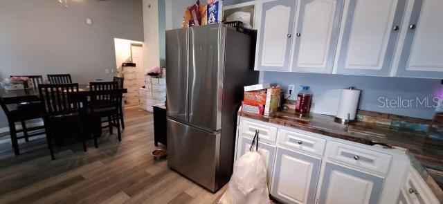 Listing photo id 25 for 1160 Geneva Place