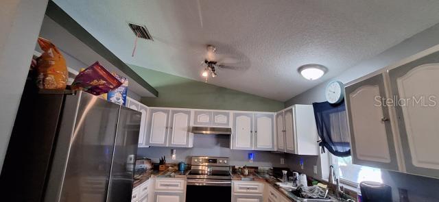 Listing photo id 26 for 1160 Geneva Place