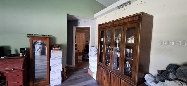 Listing photo id 27 for 1160 Geneva Place