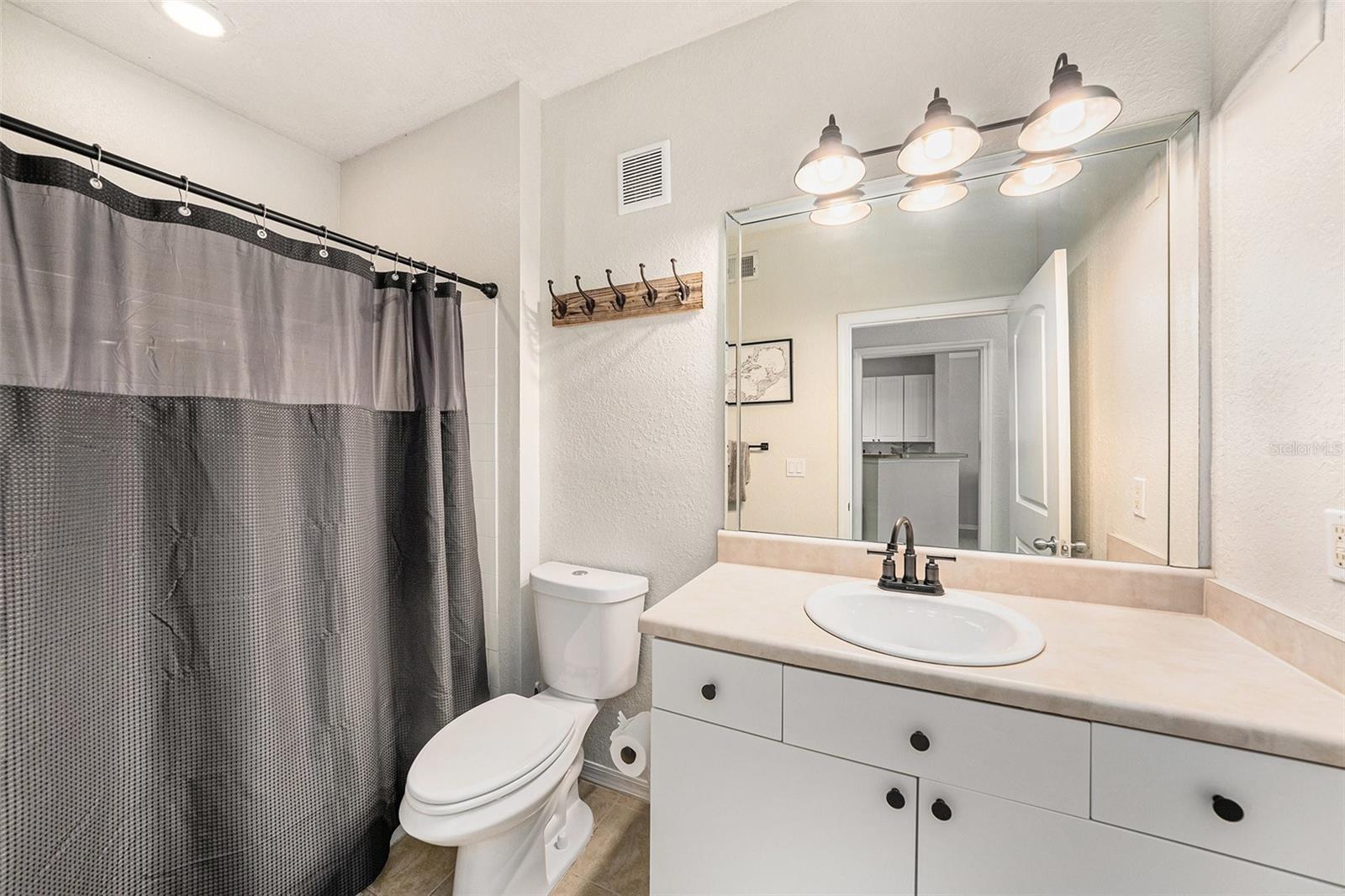 Image 13 of 19 For 4221 Spruce Street 2104