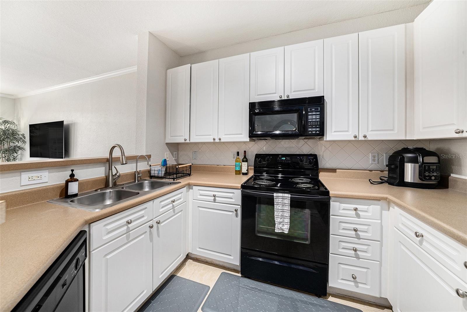 Image 6 of 19 For 4221 Spruce Street 2104