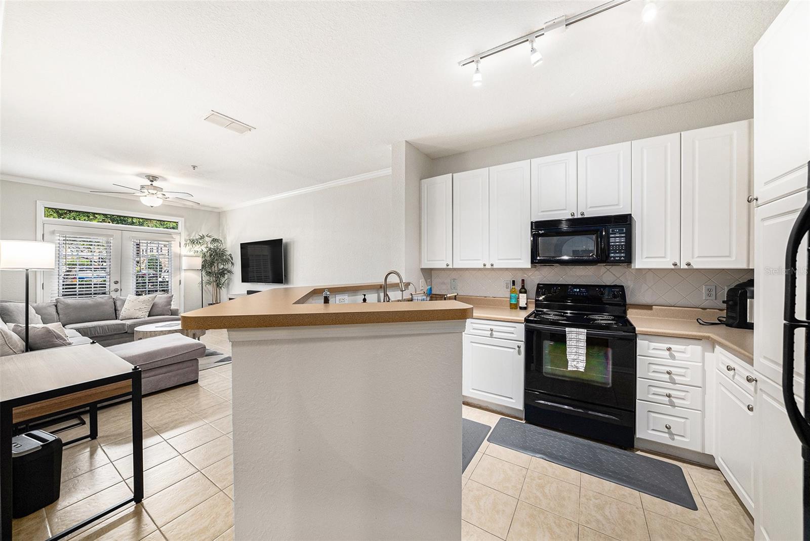 Image 9 of 19 For 4221 Spruce Street 2104