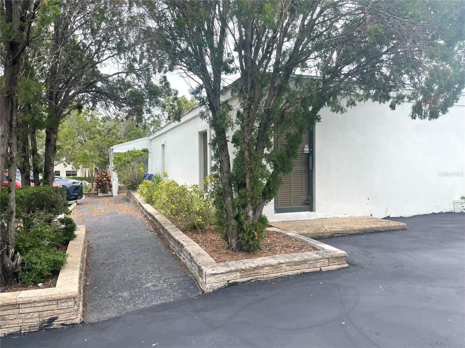 Listing photo id 0 for 1219 Franklin Circle