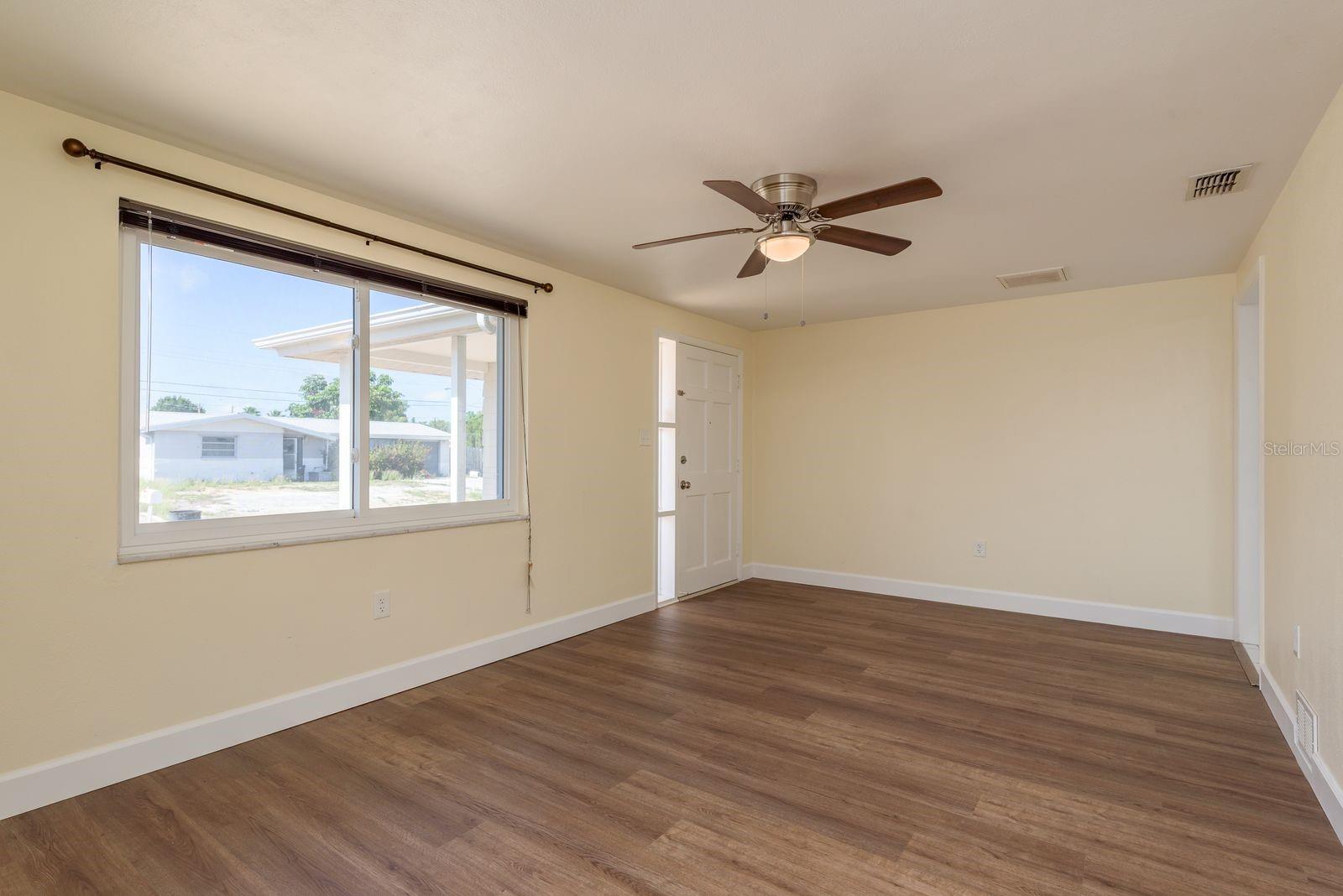Image 10 of 30 For 4842 Odyssey Avenue